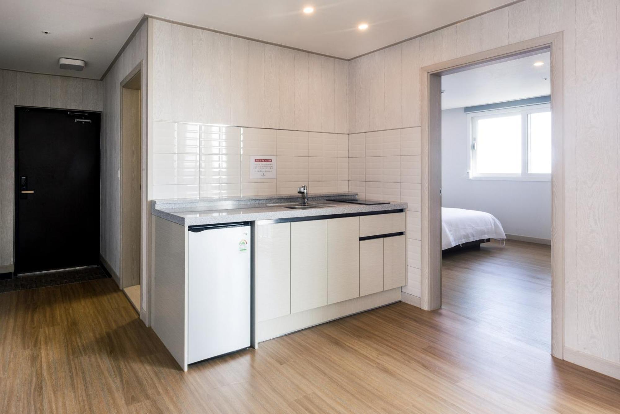 Ocean Square Resort Сеогвипо Стая снимка